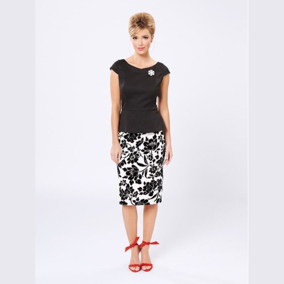 Review Australia Cascade Floral Velvet Flocked Pencil Skirt Size 8 US (12 AU) - Picture 17 of 17